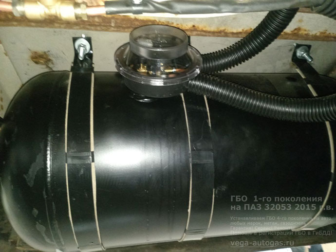 90-литровый цилиндрический баллон, установка ГБО 1-го поколения на ПАЗ 32053 2015 г.в., 4,6 л., 122,40 л.с., пробег: 77 500 км., 2 цилиндрических баллона по 90 литров под задним свесом кузова, Нижний Новгород, Дзержинск